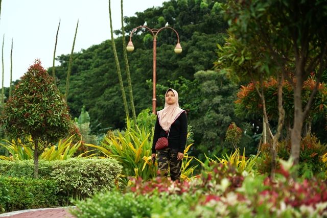 Caption : Pengunjung tempat wisata kini tidak lagi bermasker, apalagi saat ini pemerintah pusat telah mengeluarkan kebijakan pelonggaran masker.
