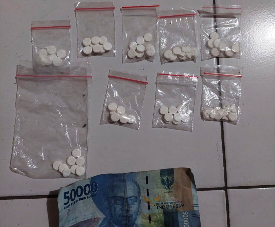 DISITA: Sejumlah barang bukti yang diperoleh dari tangan pengedar okerbaya di Kecamatan Puger.