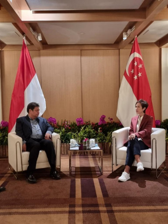 KERJASAMA: Menteri Koordinator Bidang Perekonomian Airlangga Hartarto bersama Menteri Luar Negeri Singapura DR Vivian Balakrishnan.