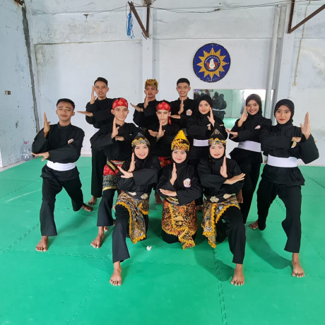 SIAP BERLAGA: Seluruh pesilat Porprov Jember telah menyelesaikan kegiatan latihan bersama. Mereka bersiap menatap Porprov Jatim.