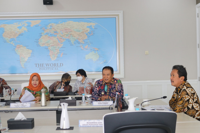BERDISKUSI: Bupati Hendy saat melakukan audiensi dengan Menteri KKP di Gedung Mina Bahari IV, Jakarta Pusat, kemarin (3/6).