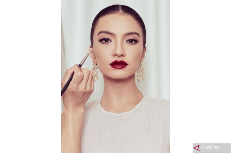 Caption Foto : Raline Shah x Wardah untuk Festival Film Cannes 2022.