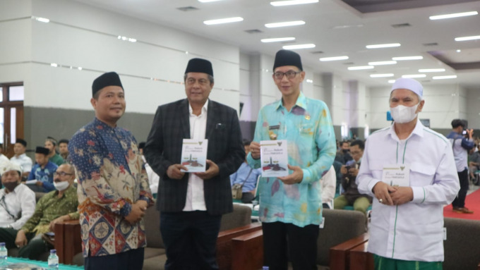 KOLABORATIF: Suasana seminar nasional dan peluncuran buku di GKT UIN KHAS Jember. Agenda ini digagas oleh Fakultas Syariah UIN KHAS Jember.