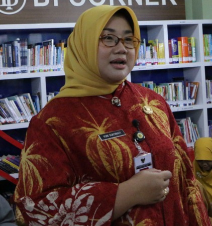 Caption: Kusdinar Untung Yuni Sukowati, Bupati Sragen , Jawa Tengah menaruh perhatian serius terhadap Guru Suwarti.