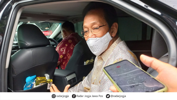 Caption: Gubernur DIJ Hamengku Buwono (HB) X mendukung proses hukum pasca ditetapkannya mantan Wali Kota Jogja Haryadi Suyuti (HS) sebagai tersangka kasus suap oleh Komisi Pemberantasan Korupsi (KPK).