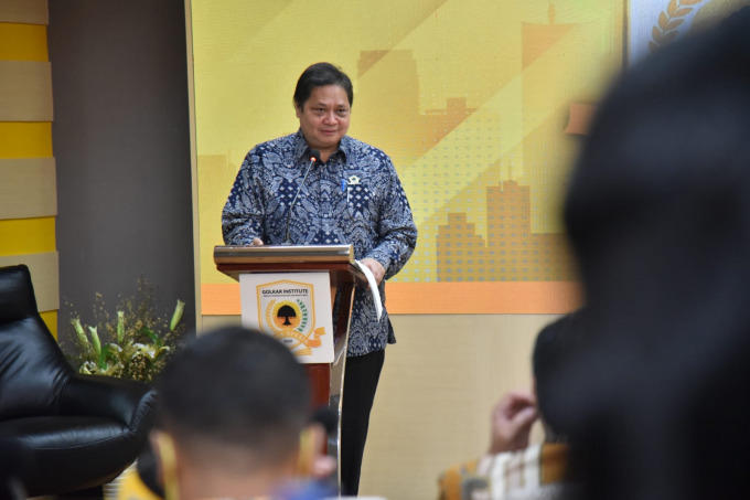 KOMITMEN: Ketua Umum DPP Partai Golkar Airlangga Hartarto. Masuknya Zulkifli Hasan dalam Kabinet Indonesia Maju, makin memantapkan pengawalan program pemerintahan oleh KIB.