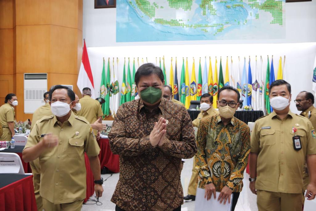 KOLABORATIF: Menko Bidang Perekonomian Airlangga Hartarto menghadiri pembekalan dan pengarahan pada rakor dengan Pj Kepala Daerah di Gedung Sasana Bhakti Praja Kementerian Dalam Negeri, Kamis (16/06).