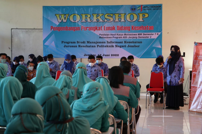 FOKUS: Suasana workshop pengembangan perangkat lunak bidang kesehatan oleh mahasiswa Polije, Jumat (17/6).