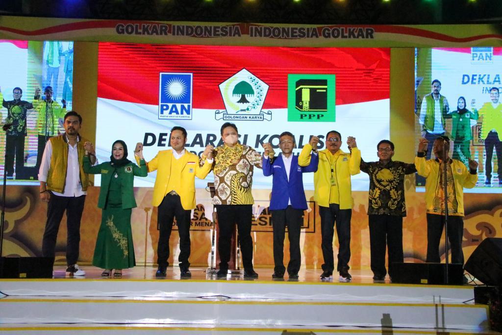 KEKUATAN BARU: Ketua Umum Partai Golkar Airlangga Hartarto memimpin langsung deklarasi KIB Pulau Kalimantan, Jumat (17/6) malam.
