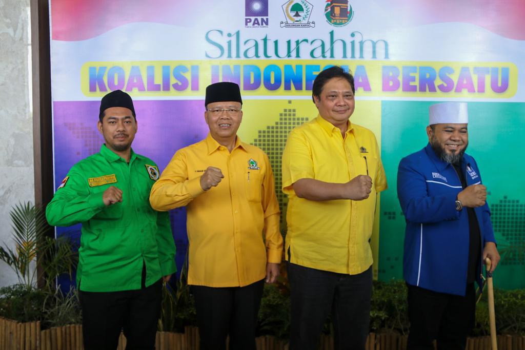 SOLID: Ketua Umum DPP Partai Golkar Airlangga Hartarto seusai memberi pengarahan kader partai KIB di Bengkulu, Sabtu (25/6).