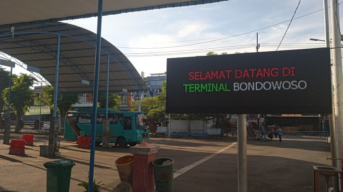 SEPI: Kondisi terminal Bondowoso saat hari-hari normal terlihat sepi. Pengunjung sangat terbatas dan bus yang beroperasi setiap harinya juga sangat minim.