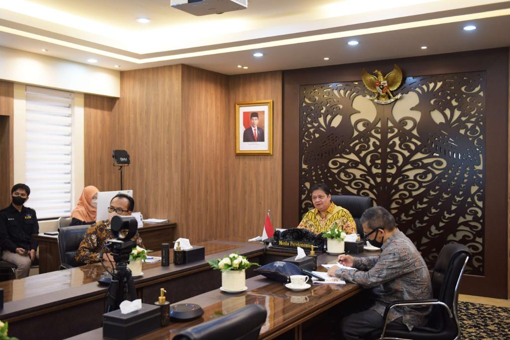 INTERAKTIF: Menko Bidang Perekonomian Airlangga Hartarto menggelar pertemuan virtual dengan American Chambers of Commerce in Indonesia (AmCham) dan pelaku usaha AS, Rabu (20/7).