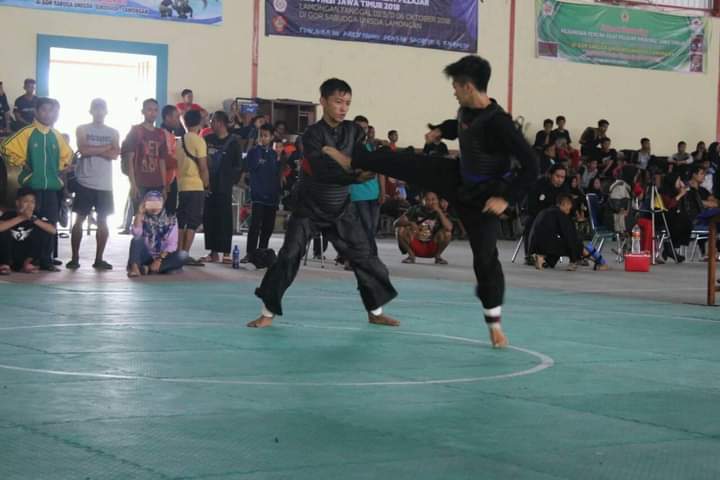 JAGOAN: Puji Santoso, pendekar pencak silat Jember yang berhasil meraih medali perunggu di ajang Porprov.