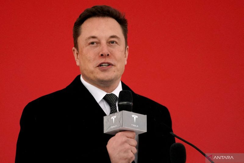 Caption Foto :  FILE PHOTO: Tesla CEO Elon Musk attends the Tesla Shanghai Gigafactory groundbreaking ceremony in Shanghai, China January 7, 2019.
