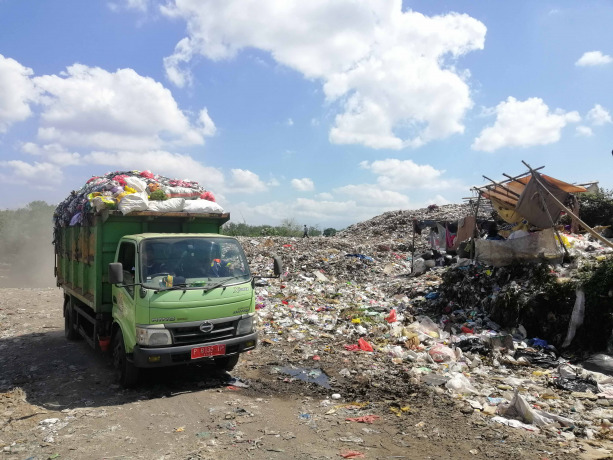 MELEBIHI KAPASITAS: Tempat Pembuangan Akhir (TPA) Pakusari mengalami overload. Dinas Lingkungan Hidup belum menyiapkan lahan tambahan.