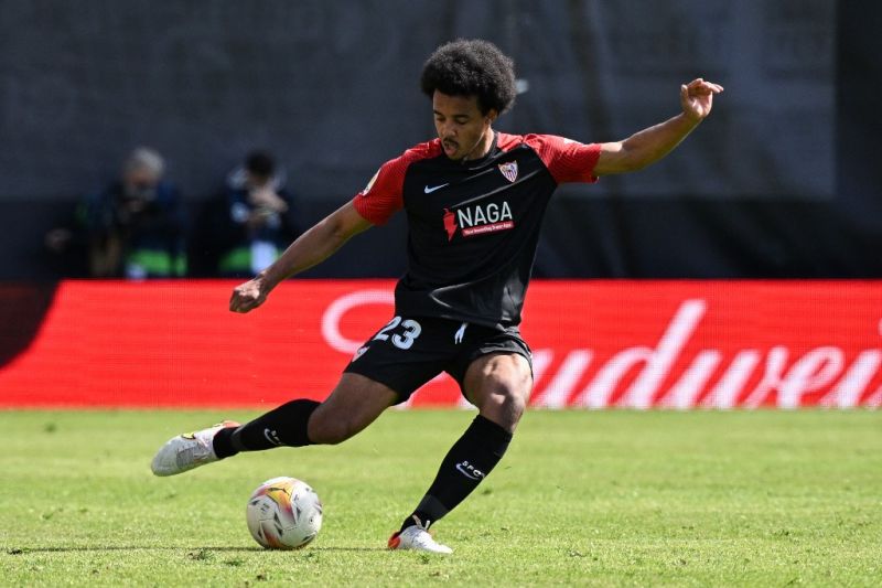Caption Foto :  ek Sevilla Jules Kounde ketika tampil dalam pertandingan Liga Spanyol antara Rayo Vallecano de Madrid dan Sevilla FC di Stadion Vallecas di Madrid, 13 Maret 2022.