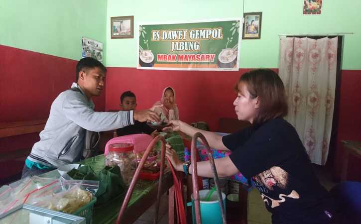 Capion: Saat anda singgah di Ponorogo dan tengah menikmati Dawet Jabung, lepek dibawah mangkuk berisikan dawet itu tidak boleh diambil oleh pembeli.