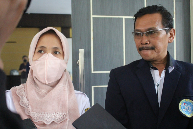 PROAKTIF: Kepala Bidang Kesehatan Hewan dan Kesehatan Masyarakat Veteriner Dinas Ketahanan Pangan dan Peternakan Jember drh Elok Kristanti, seusai bertemu dengan IKA Unair Cabang Jember, Rabu (13/7).