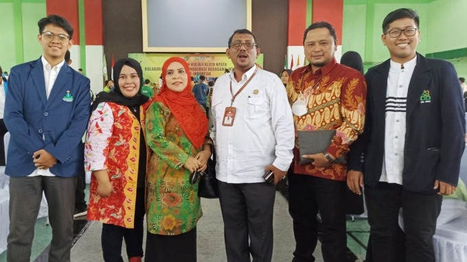 LINTAS DAERAH: Prosesi pelepasan dua mahasiswa UIN KHAS Jember. Setelah melaksanakan pembekalan, dua mahasiswa itu akan ditempatkan di Papua selama 40 hari untuk mengikuti KKN KNMB.