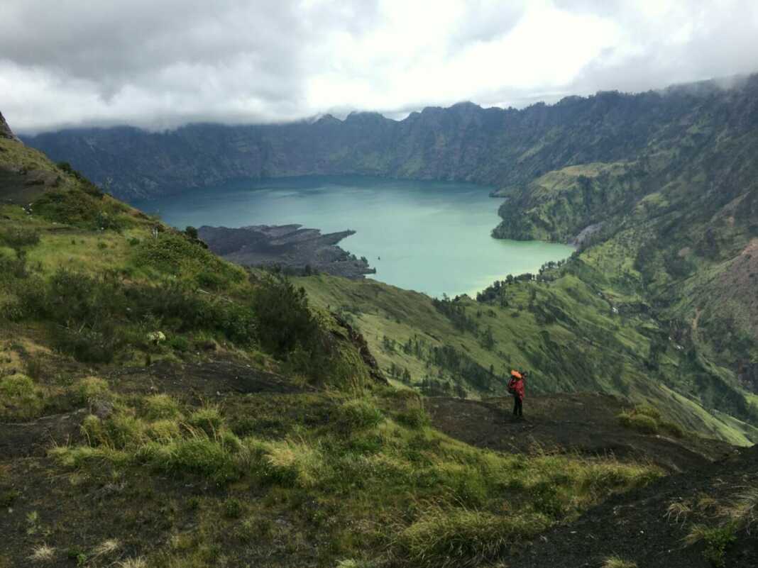 Panorama alam Gunung Rinjani menarik investor untuk membangun kereta gantung,  diharapkan membawa dampak positif bagi masyarakat dan daerah terutama dalam hal kesejahteraan.