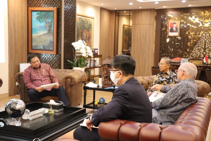 KOLABORATIF: Menko Bidang Perekonomian Airlangga Hartarto menerima kunjungan Member of Board of Directors Japan Overseas Infrastructure Investment Corporation for Transport and Urban Development (JOIN) Mr. Takuma Hatano di Kantor Kemenko Perekonomian, Kam