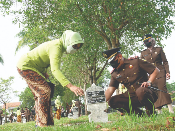 BERMAKNA: Rangkaian kegiatan peringatan Hari Bhakti Adhyaksa ke-62 oleh Kejaksaan Negeri Lumajang, kemarin.