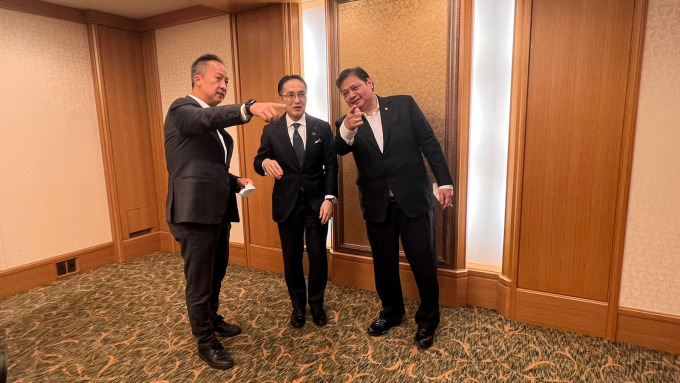 AKRAB: Menko Bidang Perekonomian Airlangga Hartato dalam pertemuan dengan Masumi Kakinoki, Ketua Keidanren dan Presiden/CEO Marubeni Corporation, Jepang.