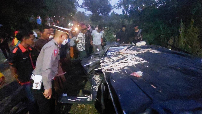 RINGSEK: Kondisi Isuzu Panther yang ditumpangi satu keluarga. Dalam kecelakaan ini tiga orang meninggal dan dua lainnya mengalami luka-luka.