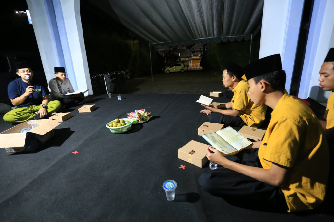 KHATAMAN: Sejumlah santri Ma