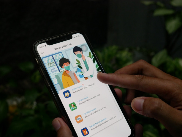 JADWAL VAKSIN: Salah satu aplikasi PeduliLindungi yang menunjukkan sertifikat vaksin booster kedua. Vaksin tahap keempat itu sudah mulai disuntikkan kepada tenaga kesehatan.