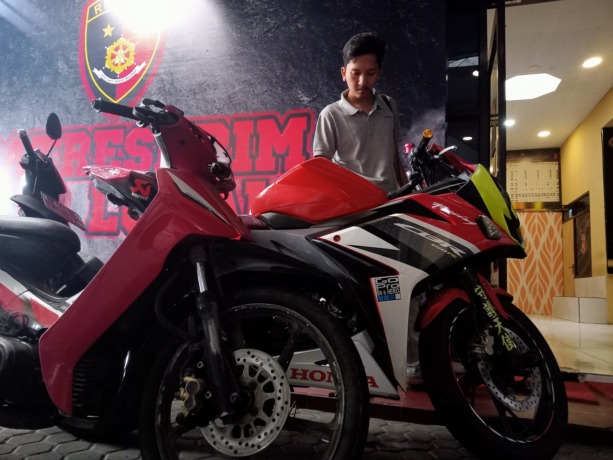 DITAHAN: Salah satu barang bukti kendaraan CBR hasil curian yang digunakan sebagai modus membawa kabur sepeda CRV.