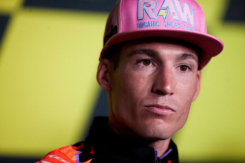 Caption Foto : Pebalap Aprilia asal Spanyol Aleix Espargaro saat mengikuti jumpa pers jelang Grand Prix MotoGP Catalunya di Barcelona, Spanyol, Kamis (2/6/2022).