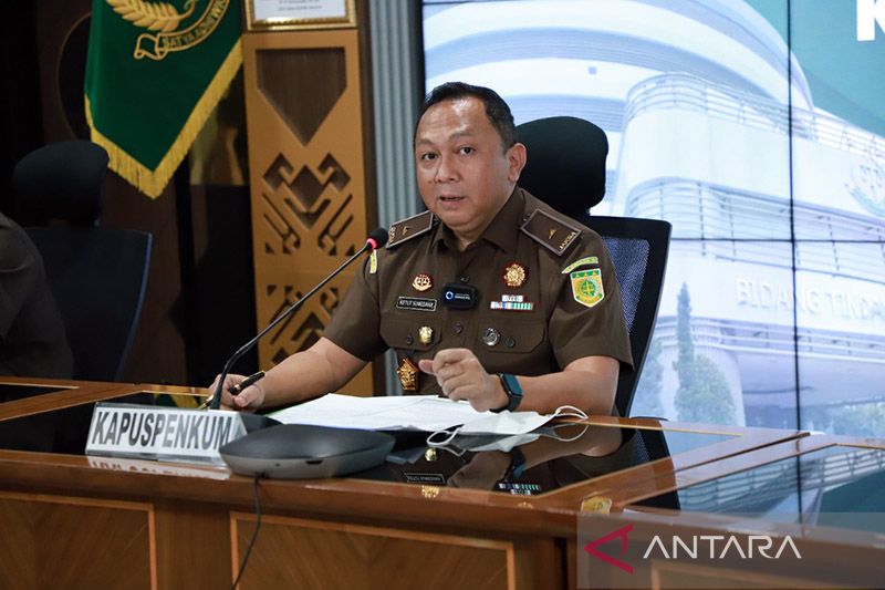 Caption Foto : Kepala Pusat Penerangan Hukum (Kapuspenkum) Kejaksaan Agung RI Ketut Sumedana, menyampaikan konferensi pers di Gedung Kejaksaan, Jakarta