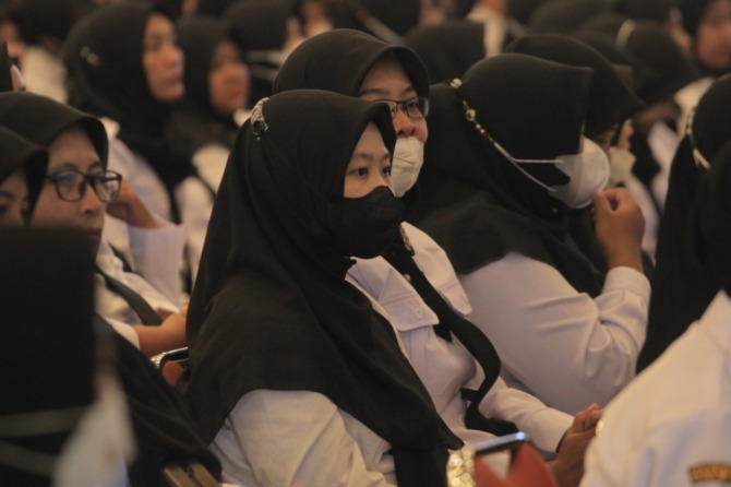 Caption: Para pegawai pemerintah dengan perjanjian PPPK di lingkup Pemkab Ponorogo, saat mendapatkan SK pengangkatan beberapa waktu lalu.