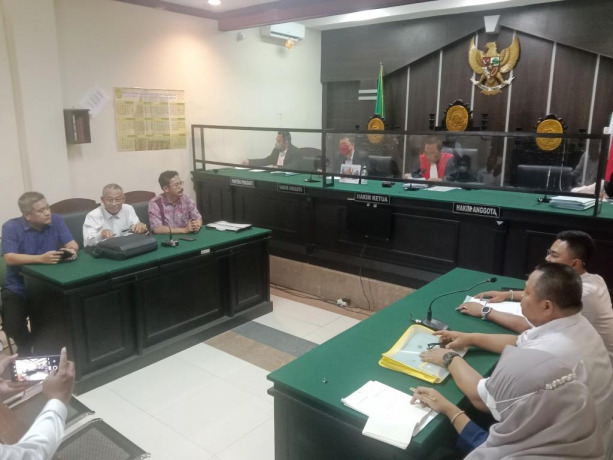 SIDANG PERTAMA : Sidang praperadilan penetapan tersangka Djamil terkait kasus pemotongan honor pemakaman jenazah Covid-19 di PN Jember, hari ini (15/8).