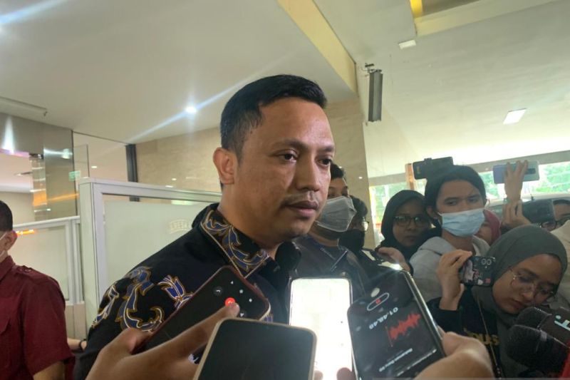 Caption Foto :  Arsip Foto - Ronny Talapessy, pengacara Bharada E memberikan keterangan kepada wartawan di Gedung Bareskrim, Mabes Polri, Senin (15/8/2022).