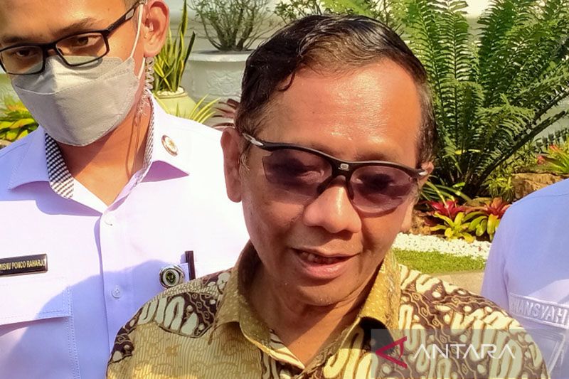 Caption Foto :  Menteri Koordinator Bidang Politik, Hukum, dan Keamanan (Menko Polhukam) Mahfud MD saat ditemui di Istana Kepresidenan Jakarta, Senin (8-8-2022).