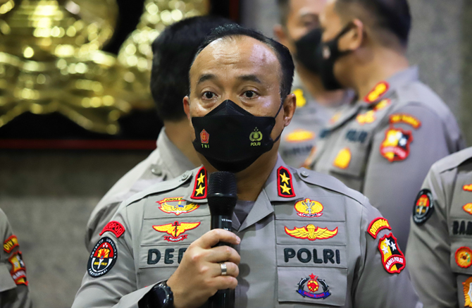 Caption:Irjen Pol Dedi Prasetyo, Kadiv Humas Polri saat memberikan keterangan pers mengatakan, pihak Polri bakal membeberberkan motif dibalik pembunuhan Brigadir J kepada publik setelah semua pemeriksaan rampung.