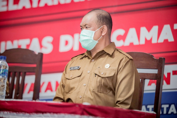 DISIDIK: Tersangka Djamil didampingi kuasa hukumnya diperiksa penyidik Polres Jember, beberapa hari yang lalu.   