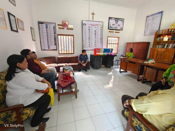 SURVEI: Sejumlah petugas dari Kementerian Sosial saat melakukan survei Lembaga Kesejahteraan Sosial Anak (LKSA) di Lumajang, beberapa waktu lalu.