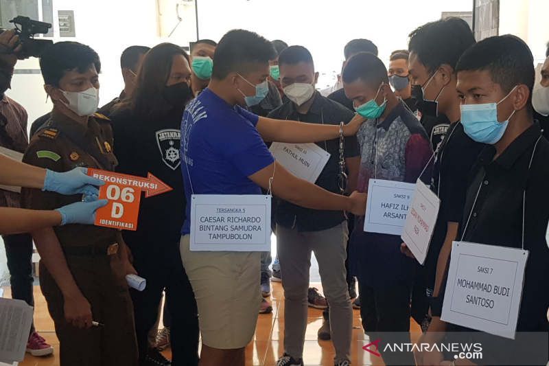 Caption Foto :  Dokumentasi - Tersangka kasus penganiayaan yang menewaskan seorang taruna PIP Semarang bernama Zidan Muhammad Faza menjalani rekonstruksi di Mapolres Semarang, Kamis.