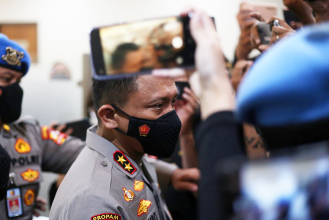 Caption:Irjen Ferdy Sambo Usai Diperiksa Bareskrim Polri, setelah ia ditetapkan sebagai tersangka pembunuhan  Brigadir  J.