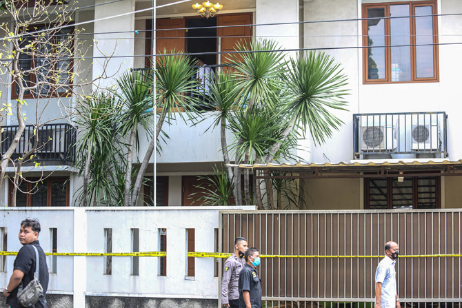 Caption: Kabar tidak mengenakan beredar, di rumah Irjen Pol Ferdy Sambo inilah ditemukan uang Rp 900 Miliar, hal tersebut sangat mengagetkan publik di saat Polri terus berusaha mengungkap peristiwa penembakan terhadap Brigadir J.