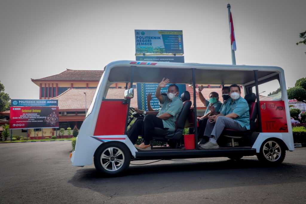 GESIT: Mobil tenaga surya milik Polije yang dipamerkan dalam ajang