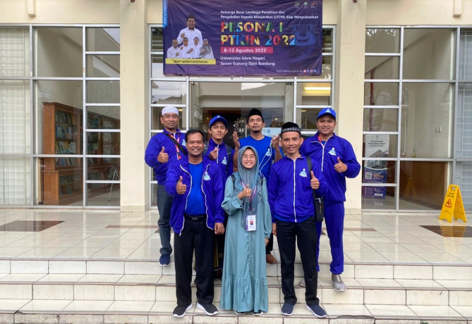 MEMBANGGAKAN: Kontingen UIN KHAS Jember pada perlombaan Pekan Olahraga dan Seni Nasional (Persona) ke satu PTKN.