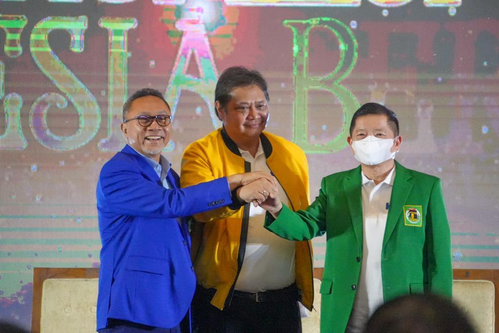 CITA-CITA MULIA: Ketua Umum Partai Golkar Airlangga Hartarto, Ketua Umum PAN Zulkifli Hasan dan Ketua Umum PPP Suharso Monoarfa, bertemu di Surabaya, Minggu (14/8). KIB sepakat akan mewujudkan masyarakat Indonesia “kaya sebelum menua”.