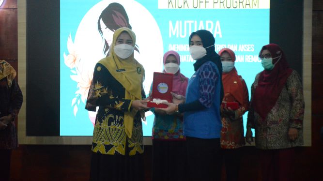 Penyerahan bantuan alat USG Ultrasound Lumify kepada 4 Puskesmas di Jember