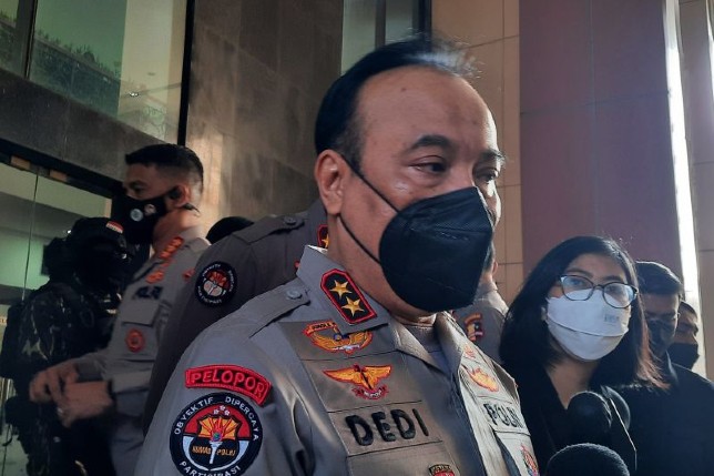 Caption:Irjen Pol Dedy Prasetyo, Kepala Divisi Humas Polri, mengatakan belum ada renca periksa tiga kapolda terkait kasus pembunuhan Brigadir J dilakukan oleh Fredy Sambo.(Laily Rahmawaty/Antara)