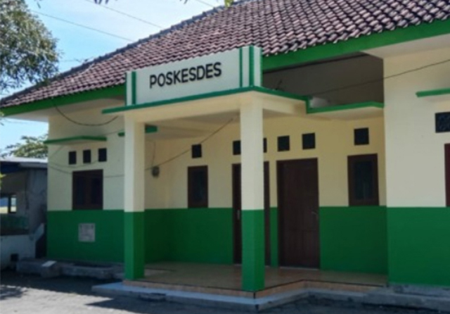 Caption:Kondisi rumah dinas Bidan Desa Sidomoro, Kecamatan Megaluh, Jombang, yang kini sepi dan kosong usai seluruh penghuninya kabur.