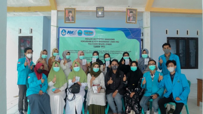 Pelaksanaan Sosialisasi Program Pengabdian Masyarakat Bersama Ibu PKK Desa Karanngpring di Balai Desa Karangpring